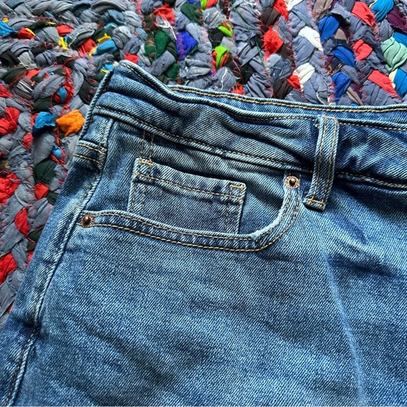 Old Navy OG Straight High Rise Blue Denim Distressed Jean Shorts Women’s Size 14 - Picture 3 of 14